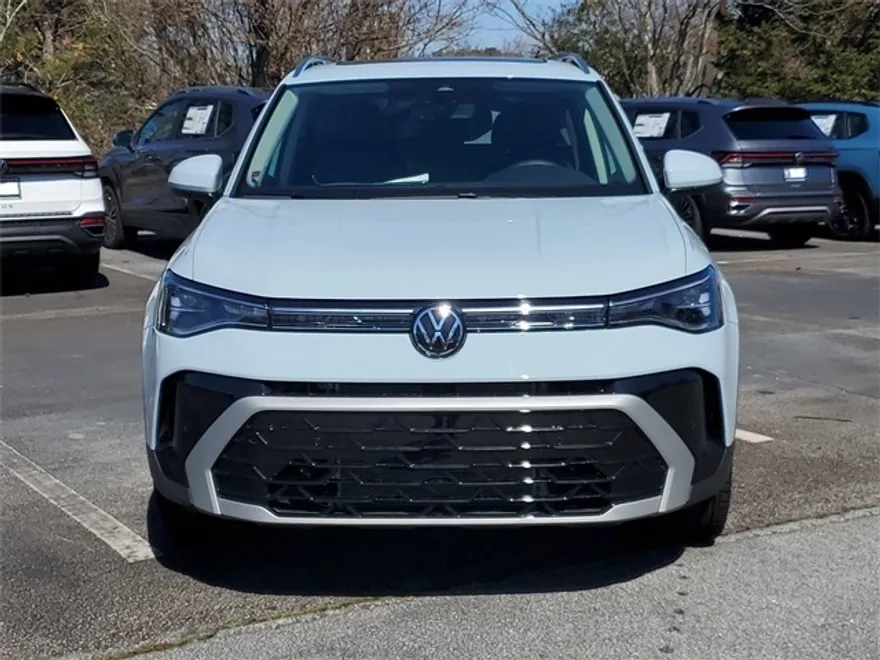 2025 Volkswagen Taos SEL photo 1