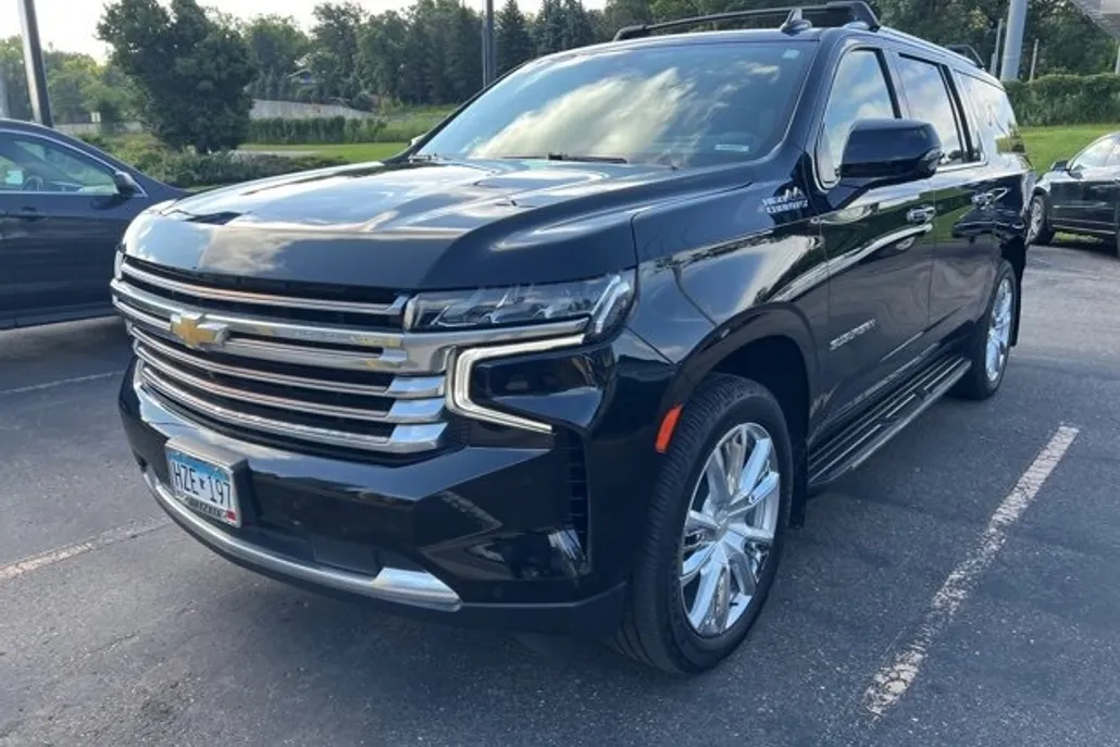 2022 Chevrolet Suburban High Country photo 1
