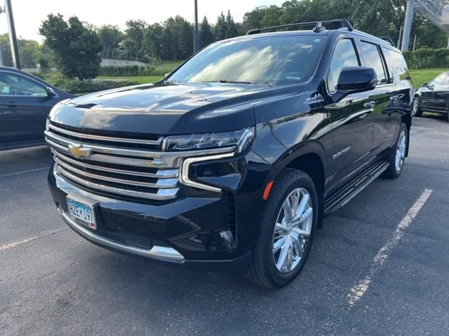 2022 Chevrolet Suburban High Country photo 1