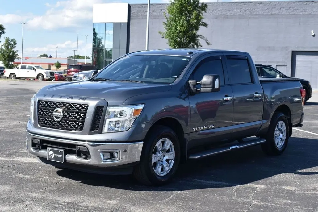 2019 Nissan Titan SV photo 1