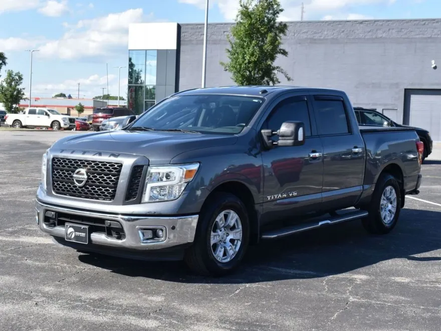 2019 Nissan Titan SV photo 1