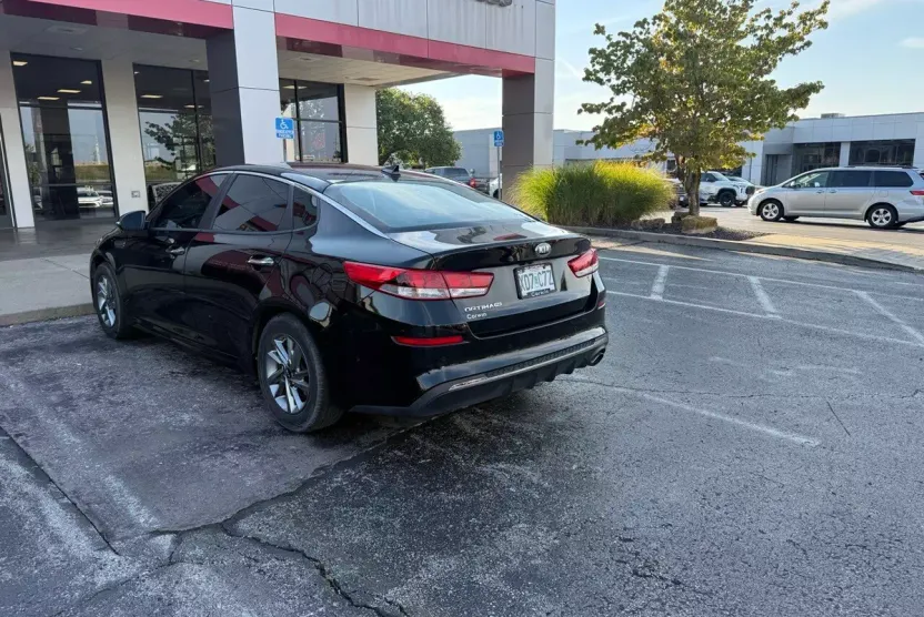 2019 Kia Optima LX photo 1