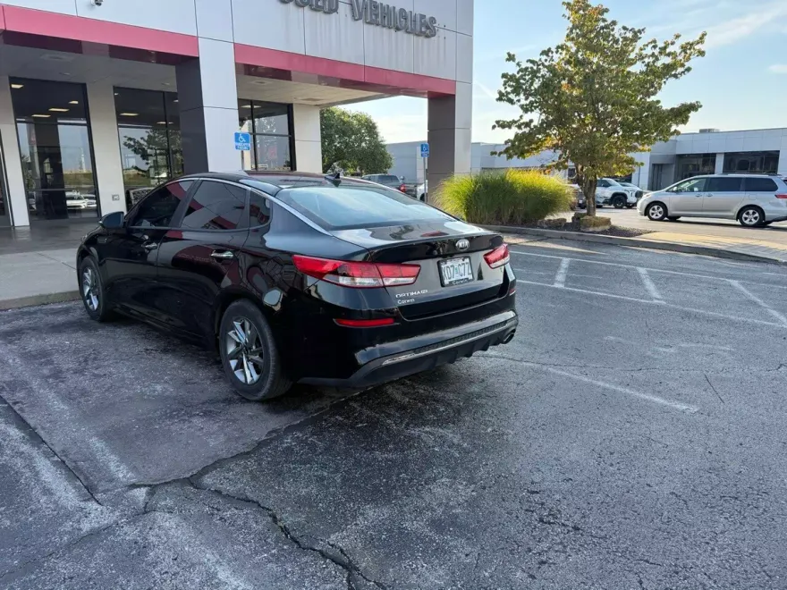 2019 Kia Optima LX photo 1