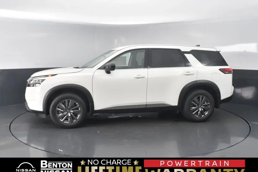 2025 Nissan Pathfinder S photo 1