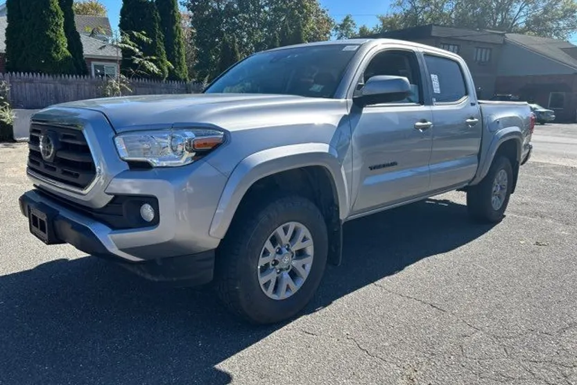 2019 Toyota Tacoma SR5 V6 photo 1