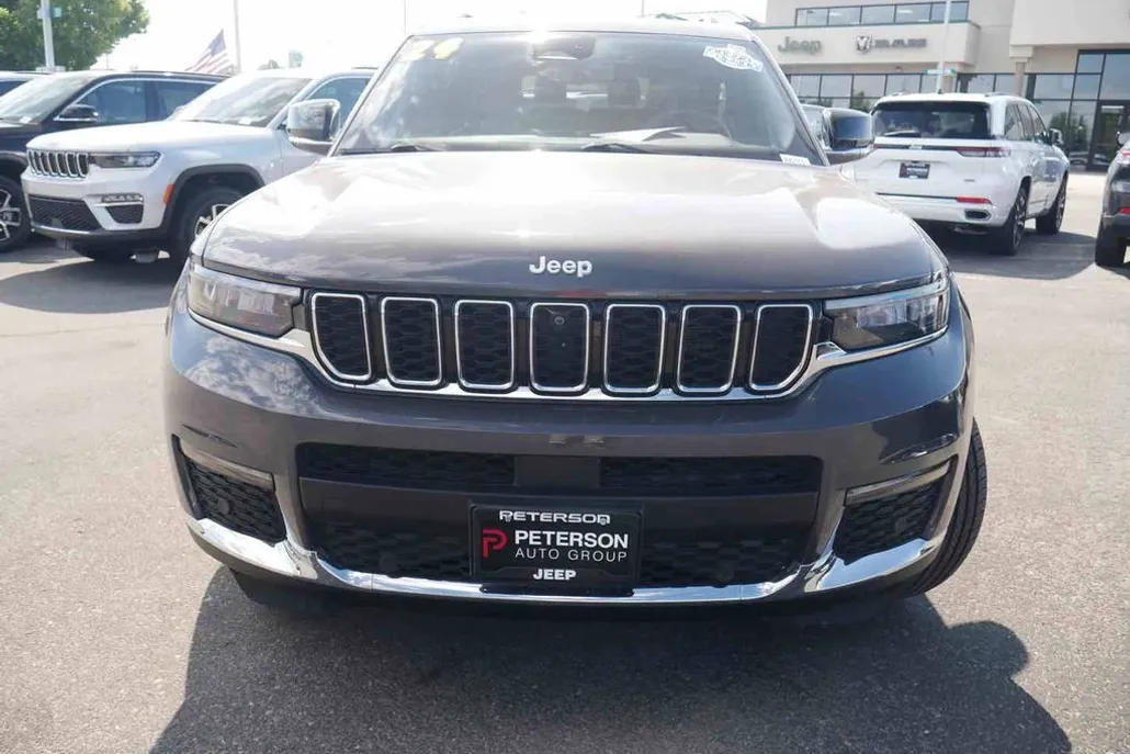 2024 Jeep Grand Cherokee Limited photo 1