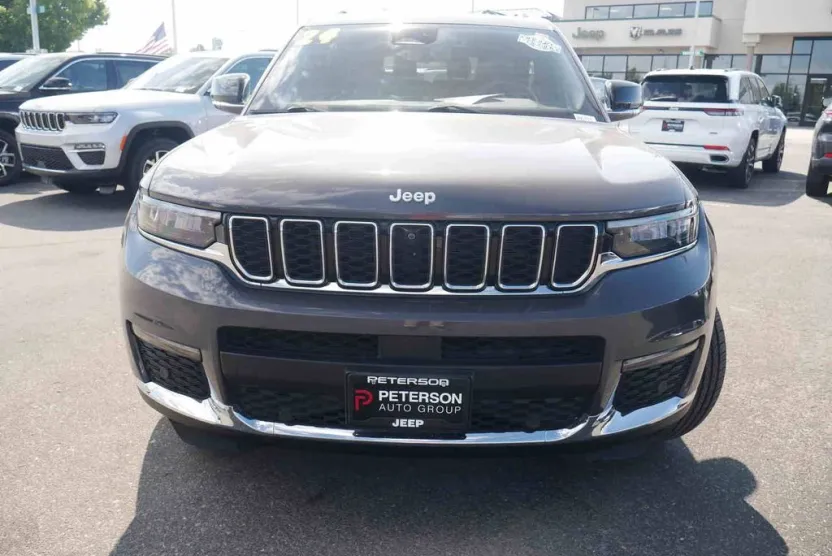 2024 Jeep Grand Cherokee Limited photo 1