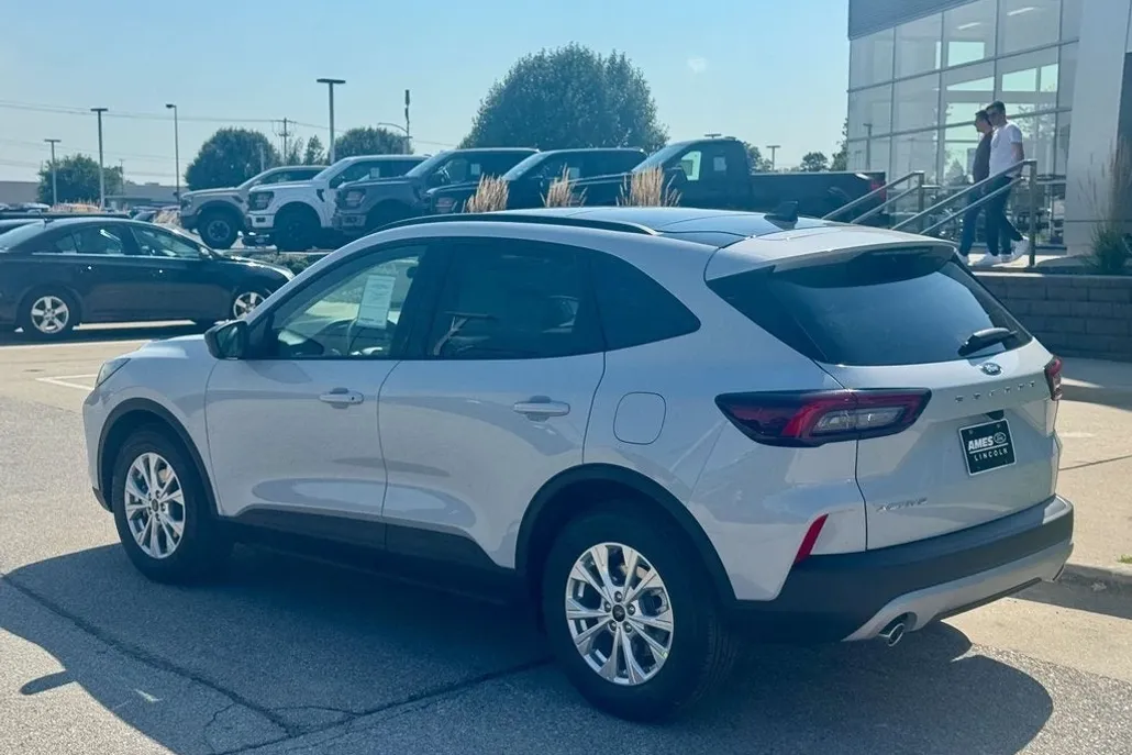 2025 Ford Escape Active photo 1