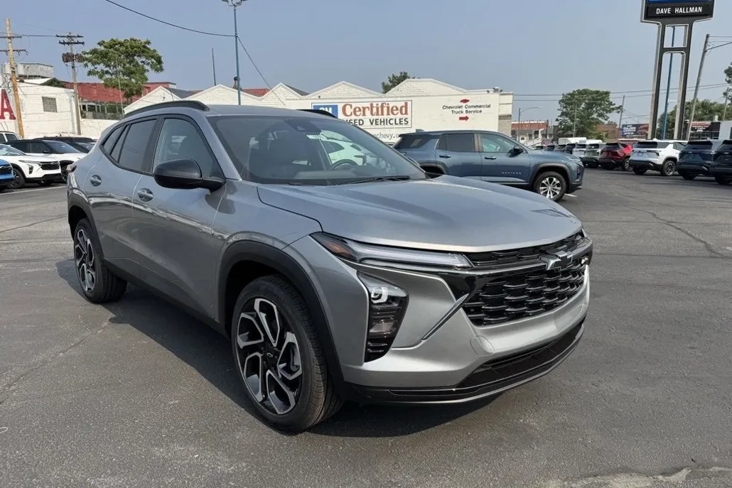 2025 Chevrolet Trax photo 1