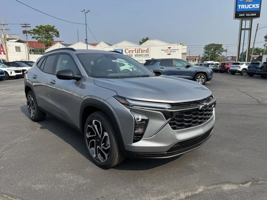 2025 Chevrolet Trax photo 1