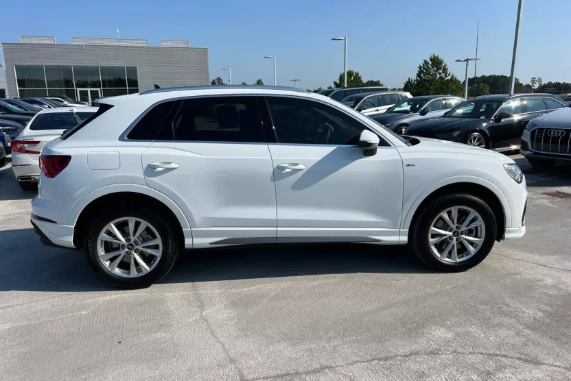 2024 Audi Q3 S line Premium photo 1