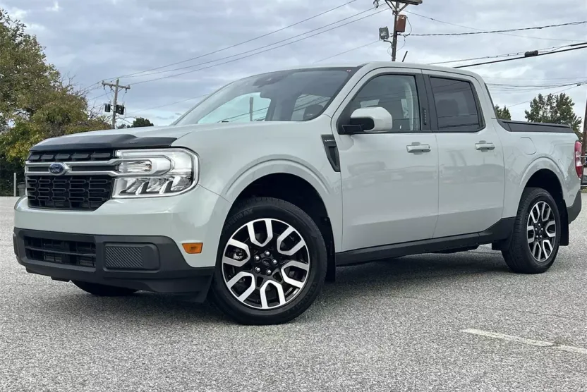 2023 Ford Maverick Lariat photo 1