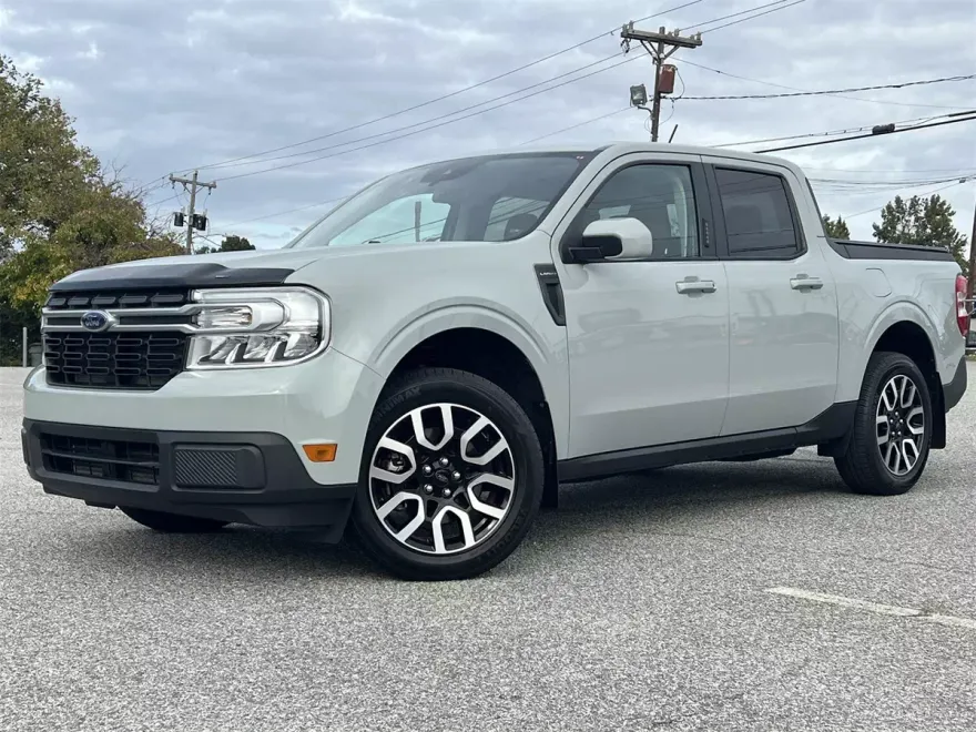 2023 Ford Maverick Lariat photo 1