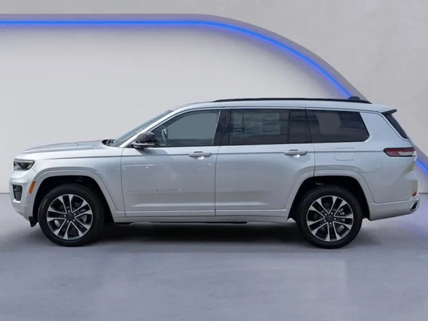 2025 Jeep Grand Cherokee Overland photo 1