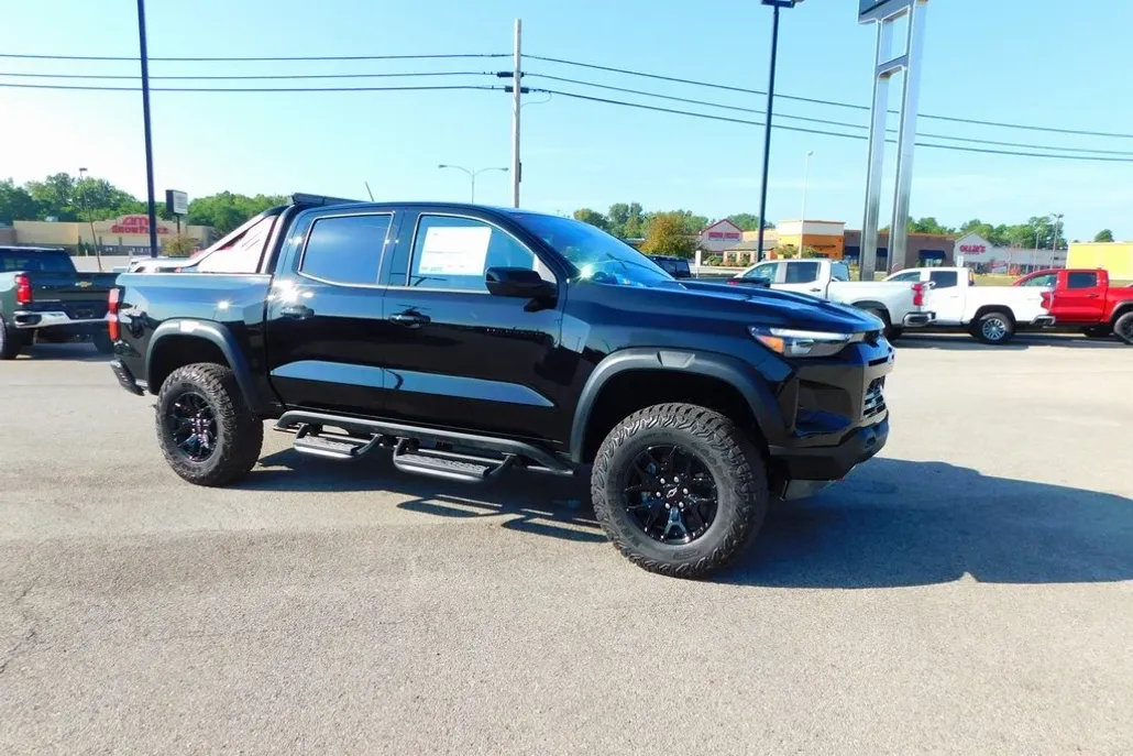 2025 Chevrolet Colorado ZR2 photo 1
