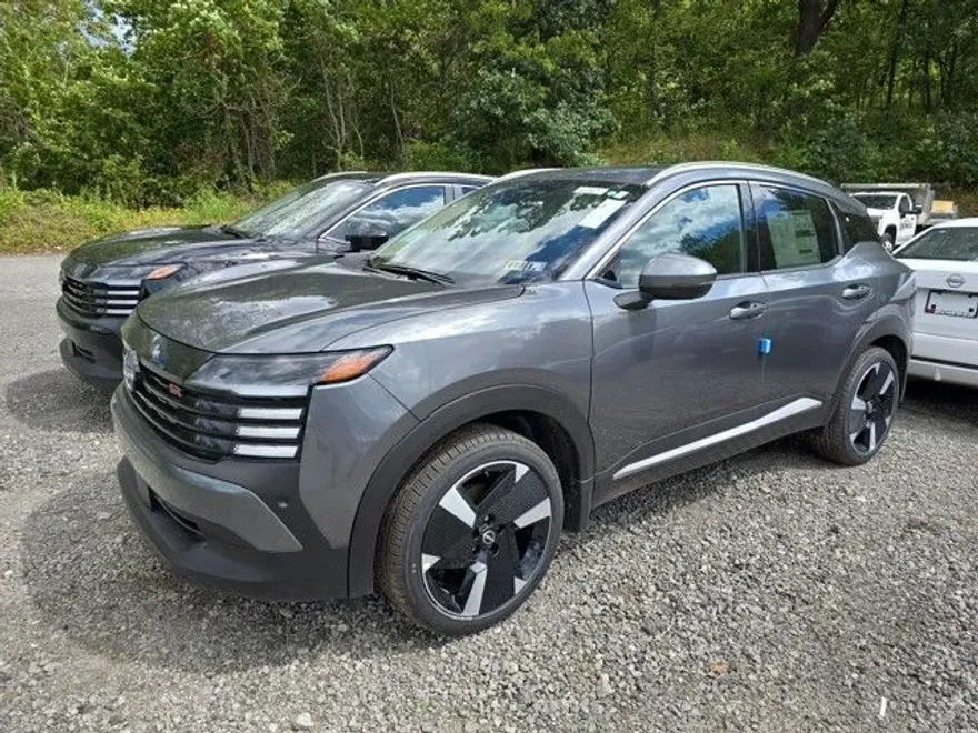 2025 Nissan Kicks SR photo 1
