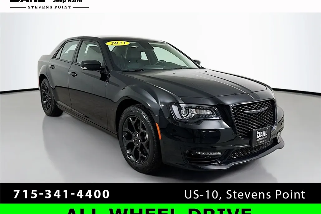 2023 Chrysler 300 Touring L photo 1