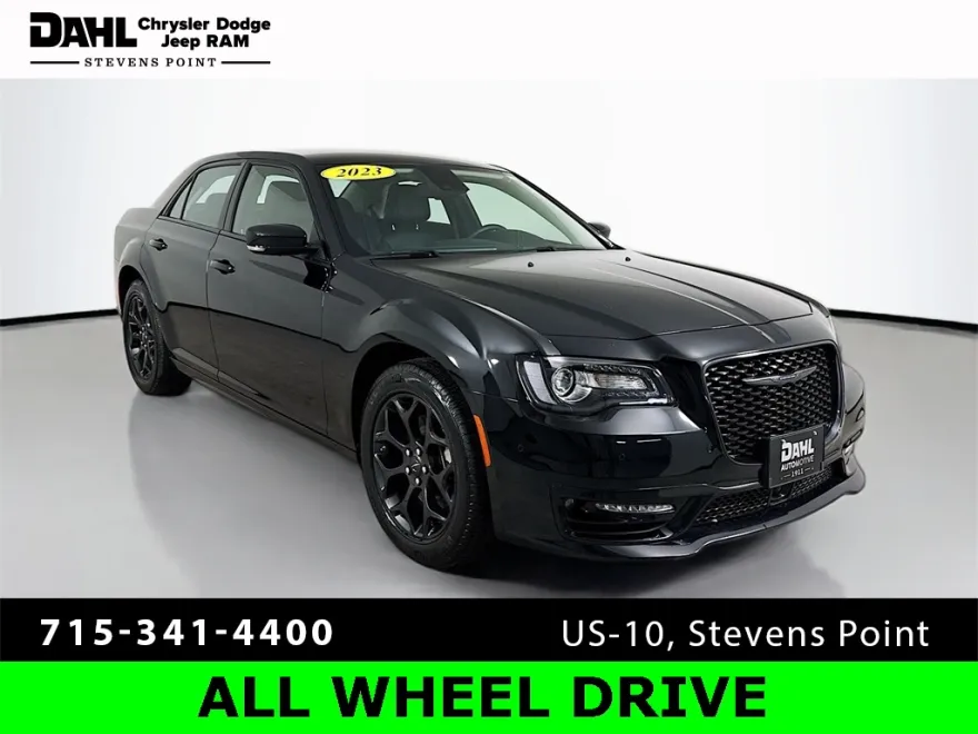 2023 Chrysler 300 Touring L photo 1