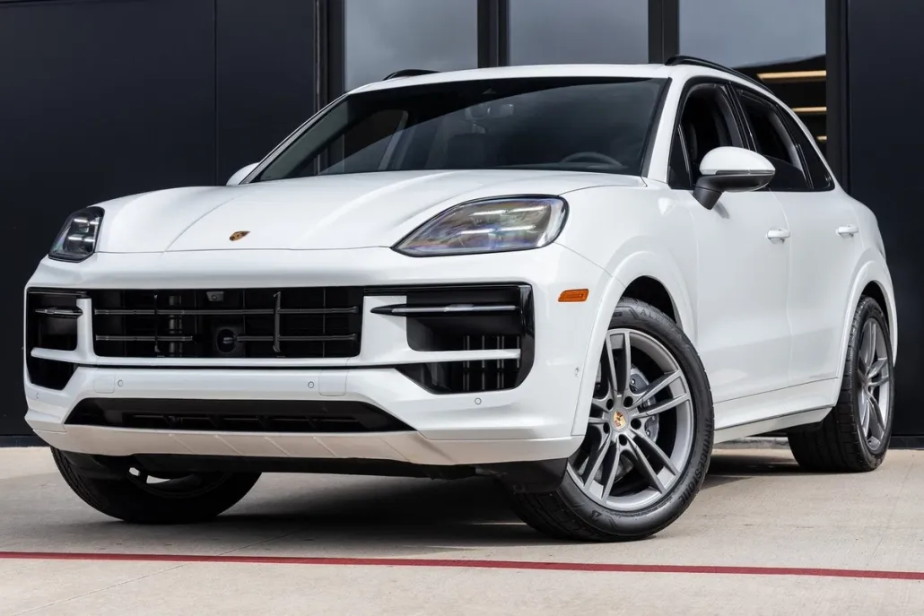2025 Porsche Cayenne Base photo 1