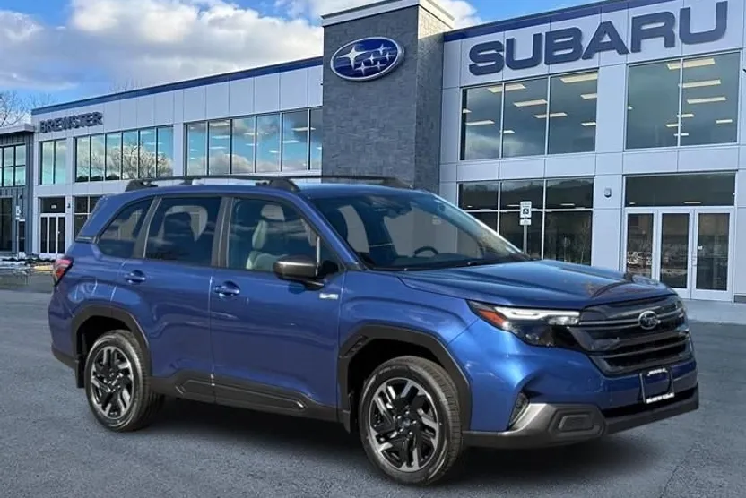 2025 Subaru Forester Premium photo 1