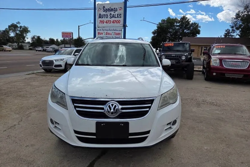 2011 Volkswagen Tiguan SEL photo 1