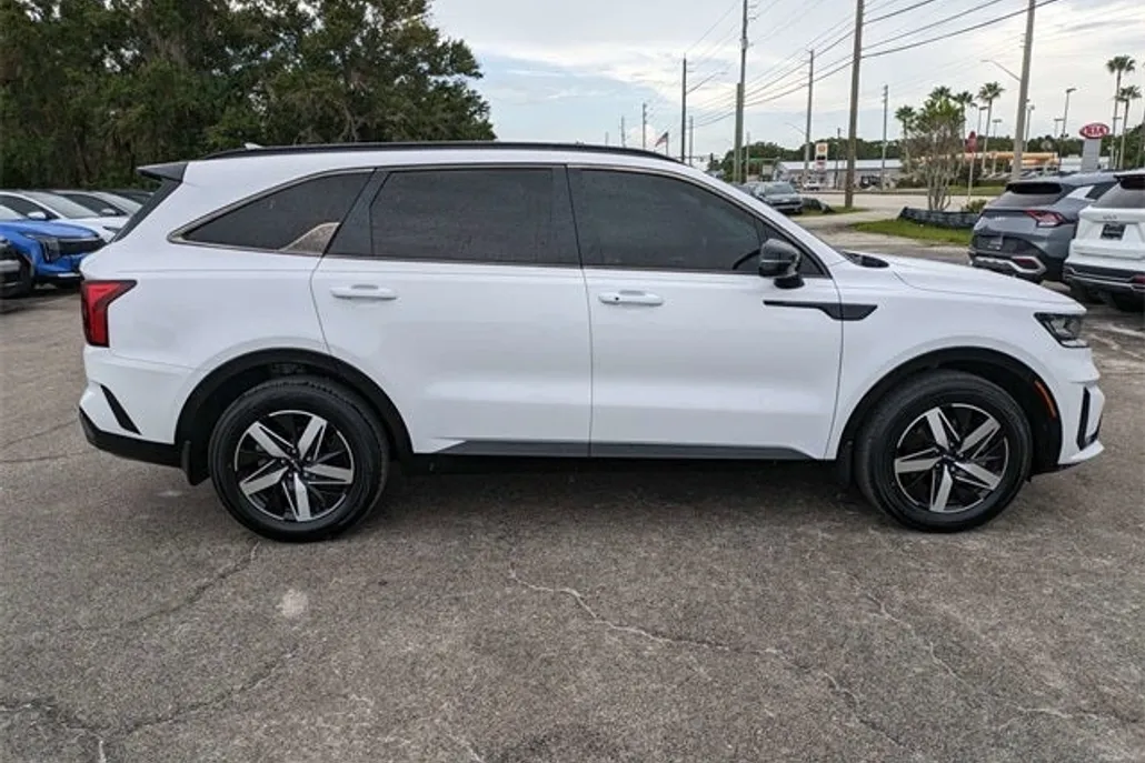 2022 Kia Sorento S photo 1