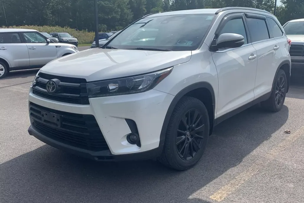 2019 Toyota Highlander SE photo 1