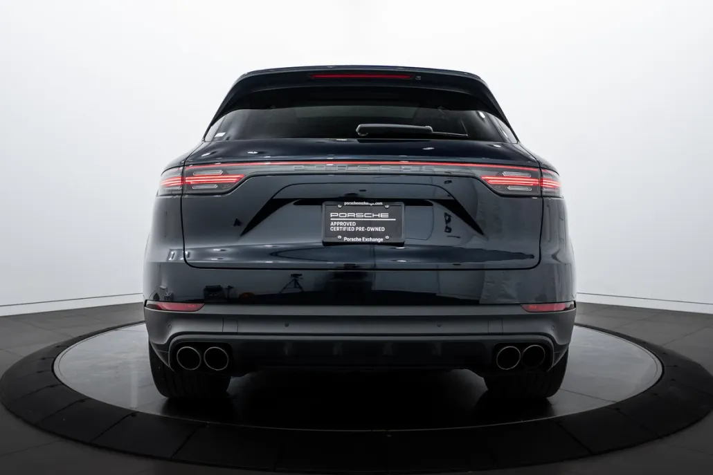 2022 Porsche Cayenne S photo 1