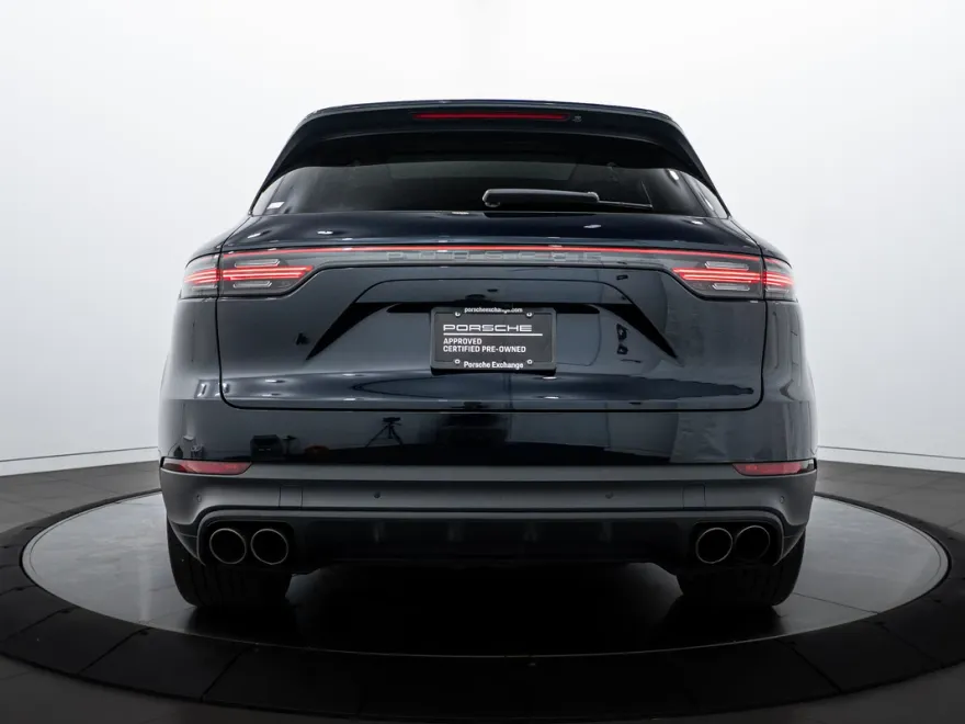 2022 Porsche Cayenne S photo 1