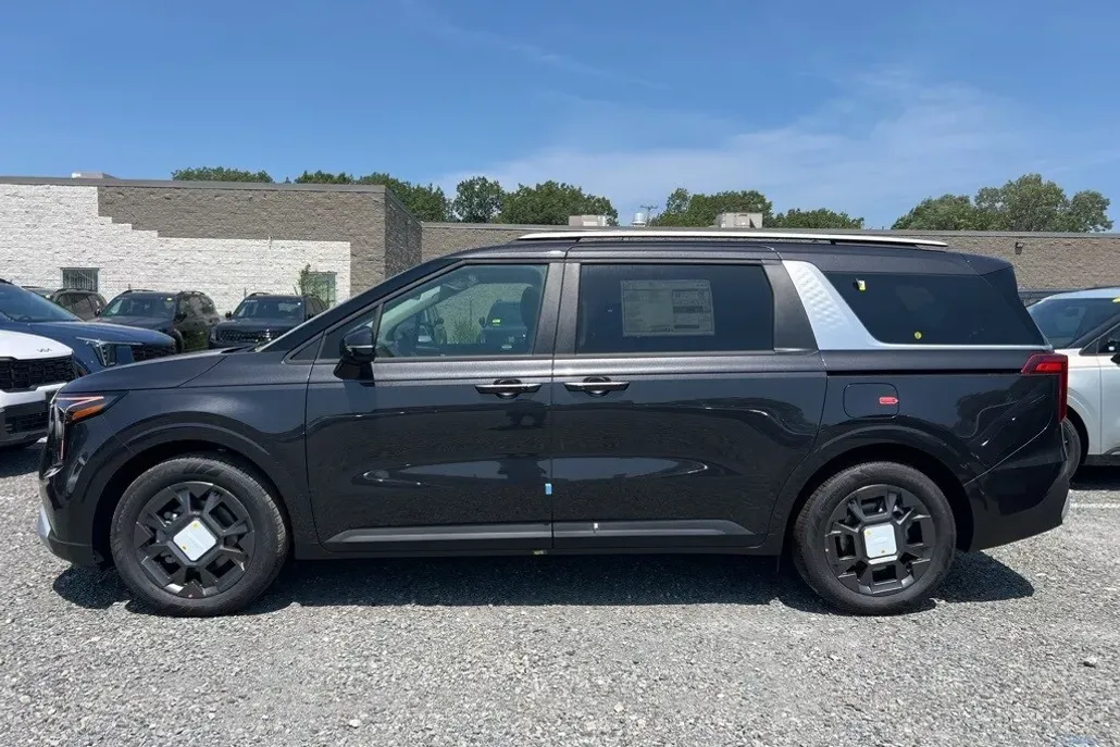 2026 Kia Carnival EX photo 1