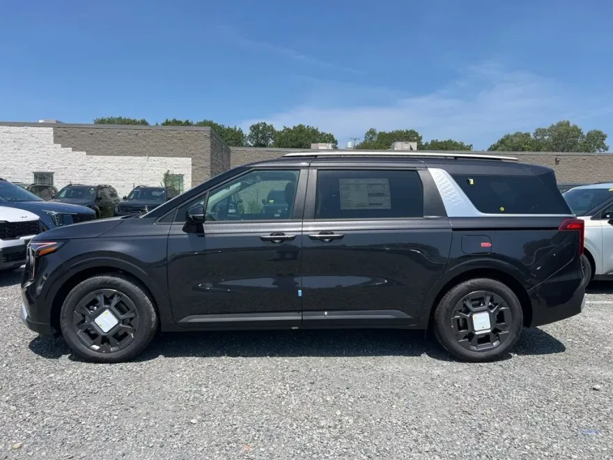 2026 Kia Carnival EX photo 1