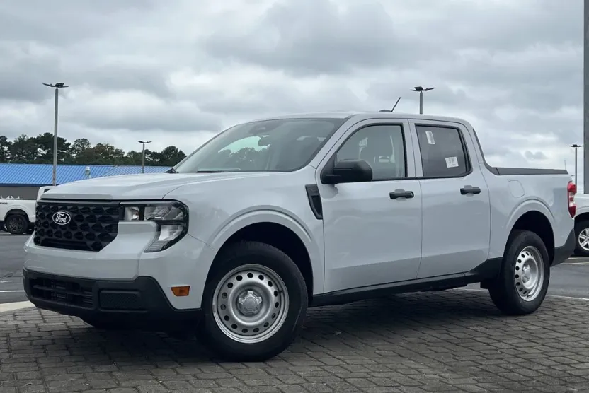 2025 Ford Maverick XL photo 1