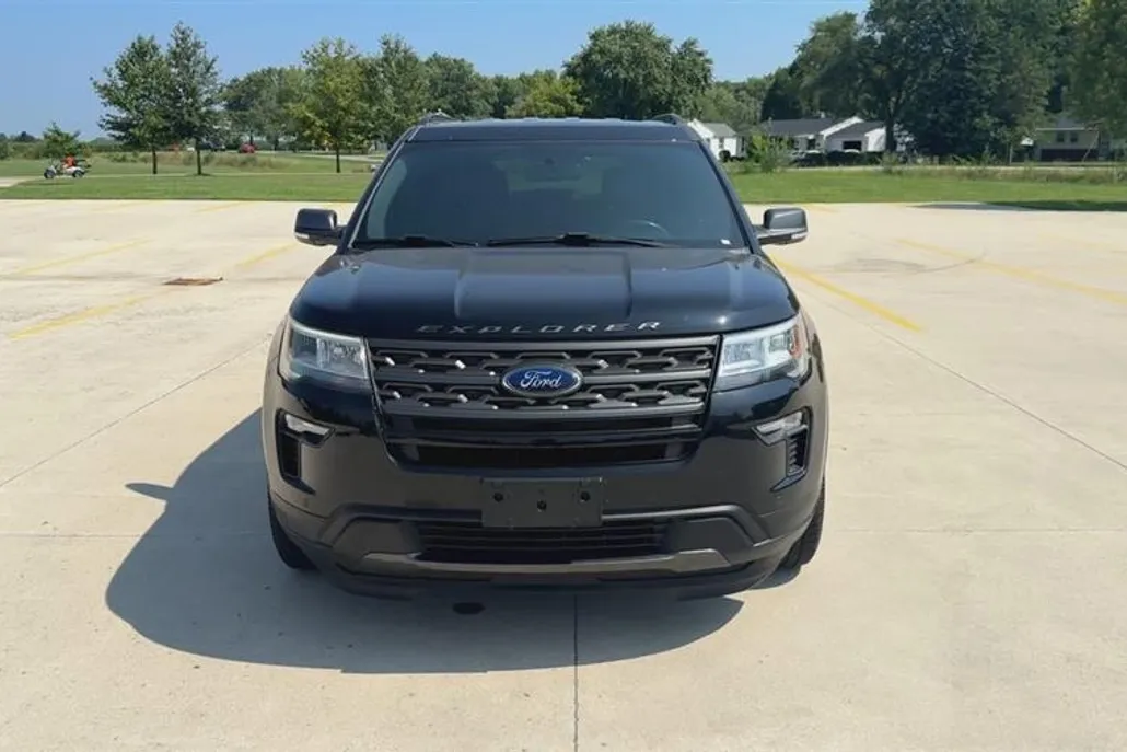 2018 Ford Explorer XLT photo 1
