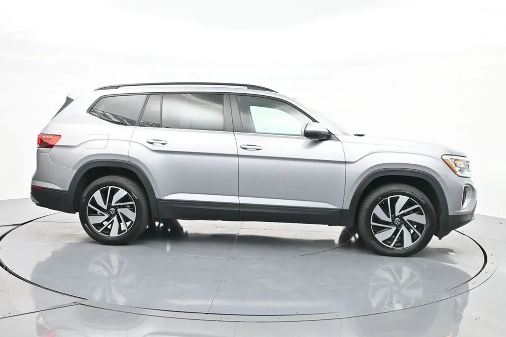 2024 Volkswagen Atlas SE Technology photo 1