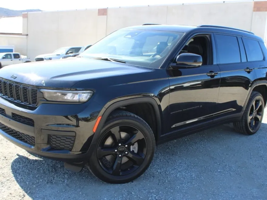2023 Jeep Grand Cherokee Altitude photo 1