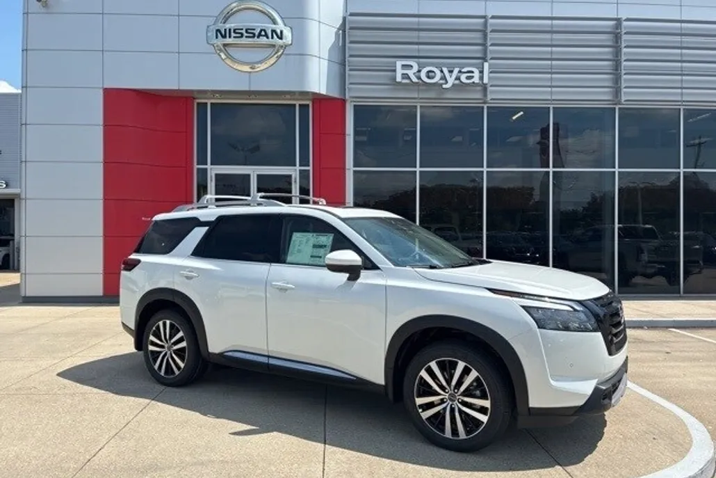 2025 Nissan Pathfinder Platinum photo 1