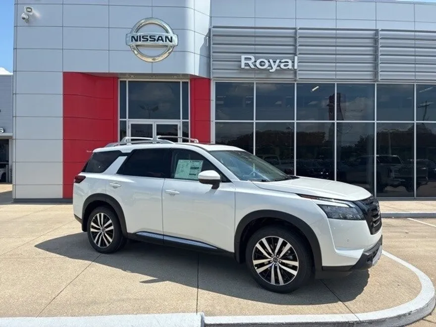 2025 Nissan Pathfinder Platinum photo 1