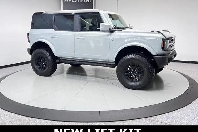 2024 Ford Bronco Outer Banks photo 1