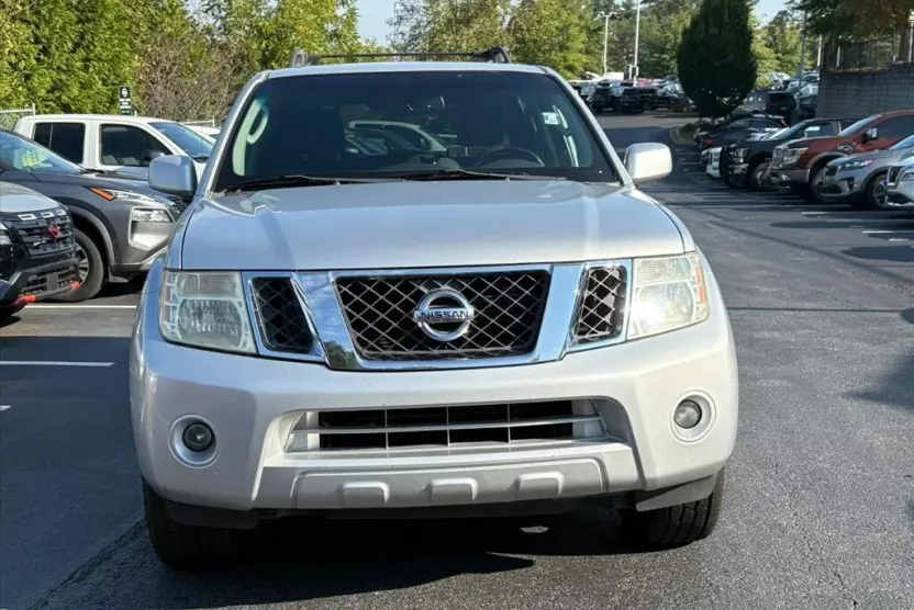 2012 Nissan Pathfinder SV photo 1