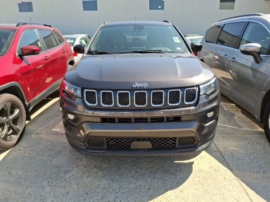 2024 Jeep Compass Latitude photo 1