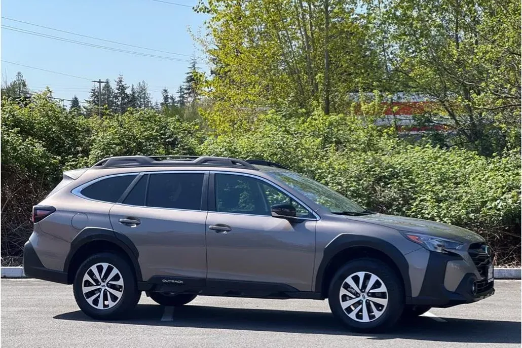 2024 Subaru Outback Premium photo 1
