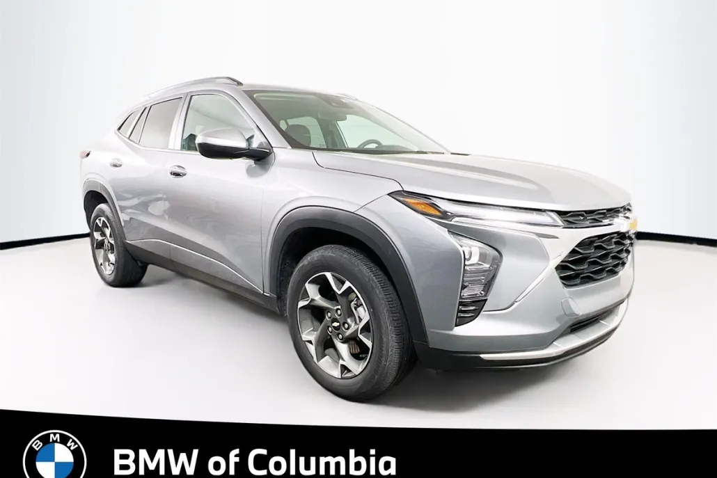 2024 Chevrolet Trax LT photo 1