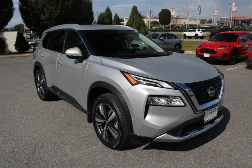 2023 Nissan Rogue Platinum photo 1