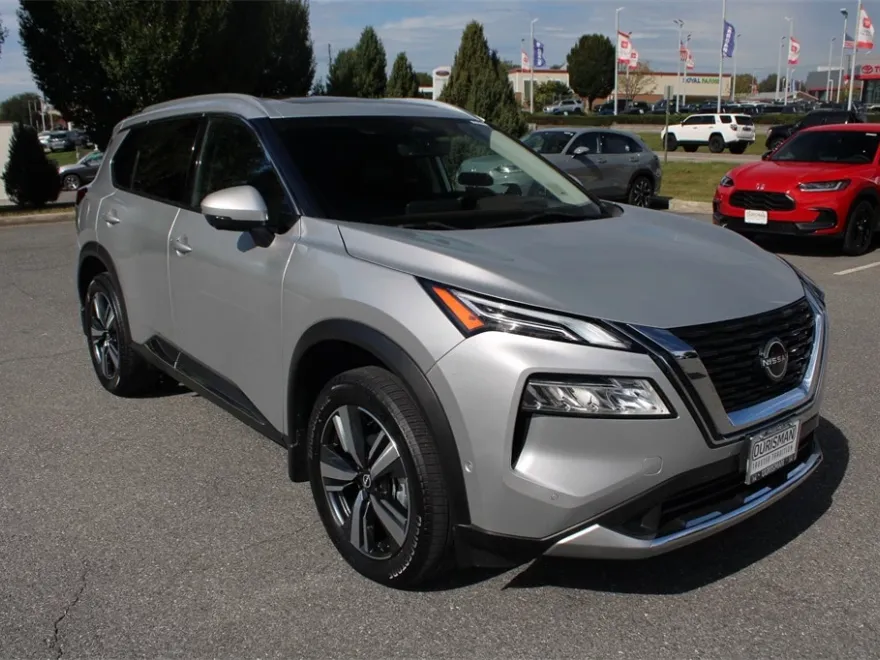 2023 Nissan Rogue Platinum photo 1