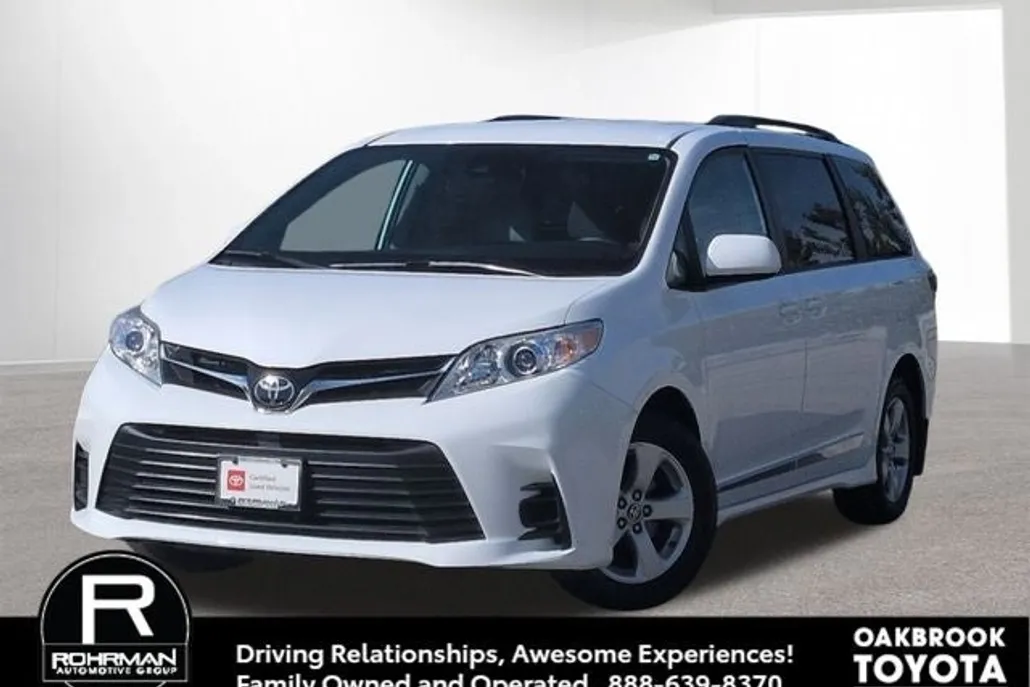2020 Toyota Sienna LE photo 1