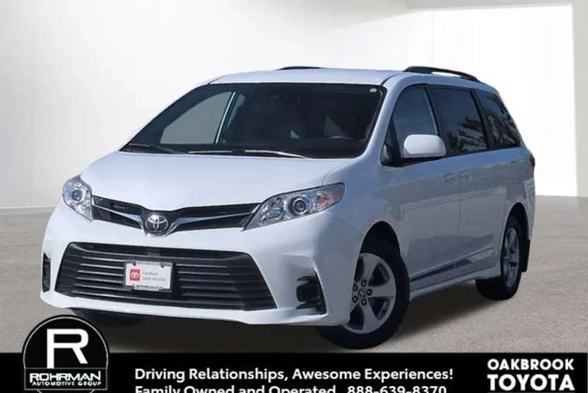 2020 Toyota Sienna LE photo 1