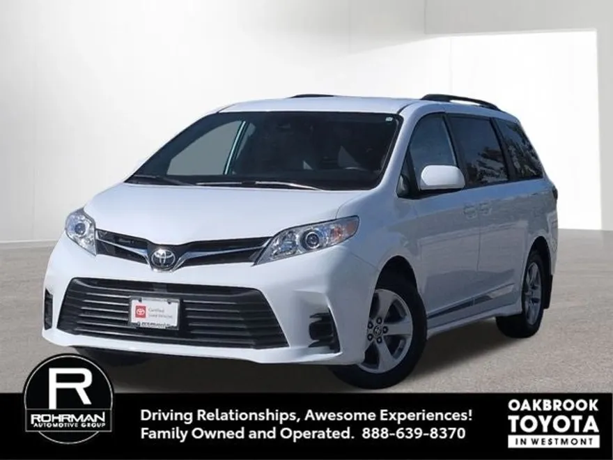 2020 Toyota Sienna LE photo 1