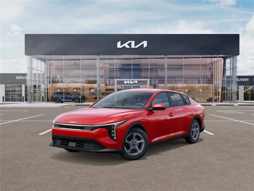 2025 Kia K4 LXS photo 1
