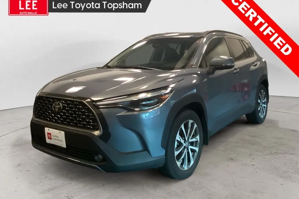 2024 Toyota Corolla Cross XLE photo 1