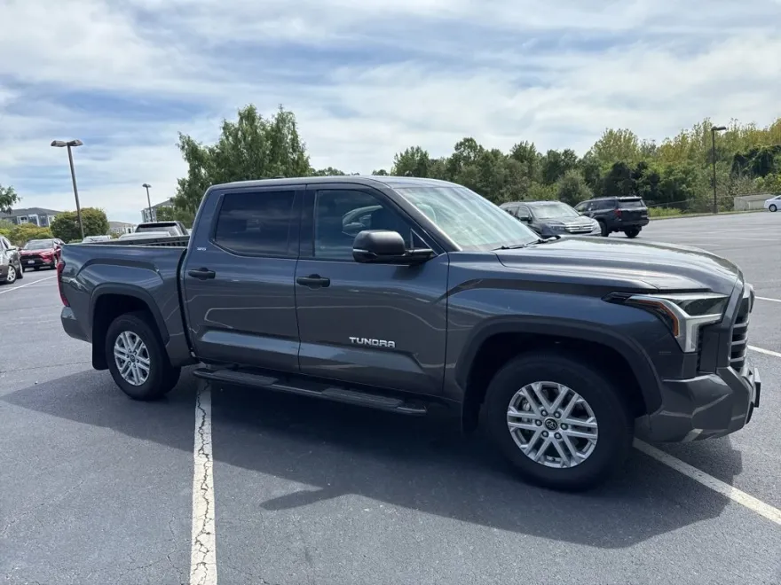 2023 Toyota Tundra SR5 CrewMax photo 1